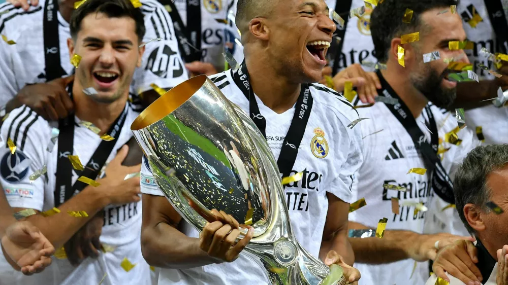 Nogometa&scaron;i Reala iz Madrida so že &scaron;estič v zgodovini osvojili evropski superpokal, prvič jim je do lovorike pomagal Kylian Mbappe. Foto: Reuters