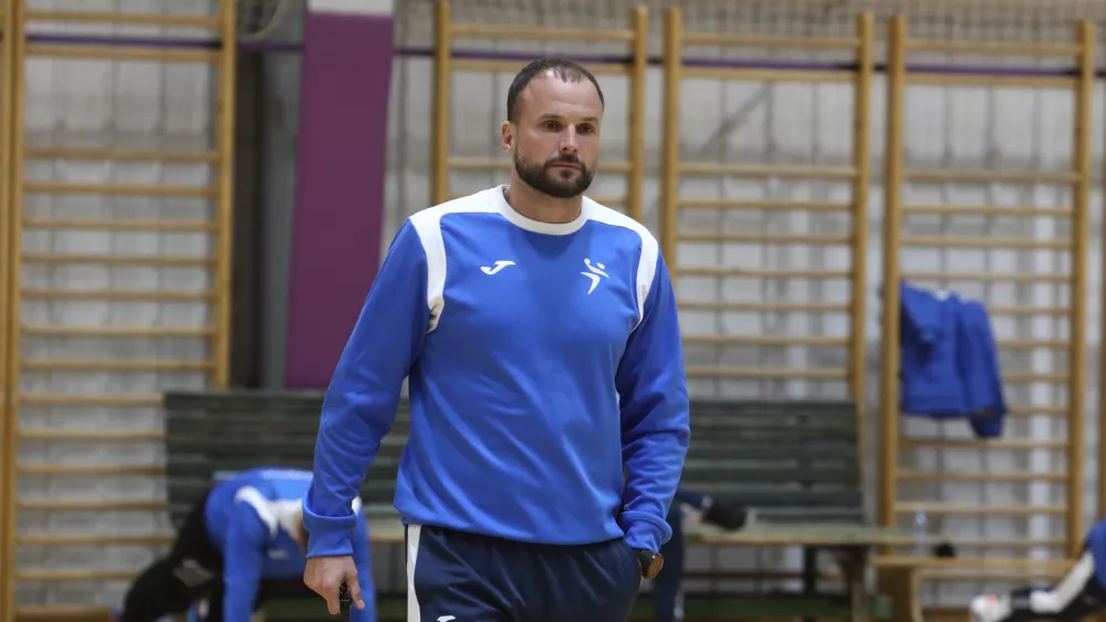 selektor mo&scaron;ke rokometne reprezentance Uro&scaron; Zorman- 26.12.2022 &ndash; mo&scaron;ka rokometna reprezentanca - uvodni trening mo&scaron;ke reprezentance - priprave za nastop na SP 2023 na Poljskem in &Scaron;vedskem.&nbsp;//FOTO: Luka Cjuha