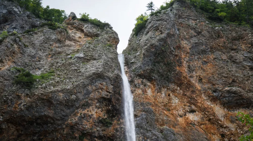 Dostop do slapa Rinke je &scaron;e vedno omejen. F iStock