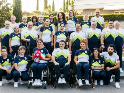  Slovenska odprava para&scaron;portnic in para&scaron;pornikov, ki potuje v Pariz.  F ZSIS