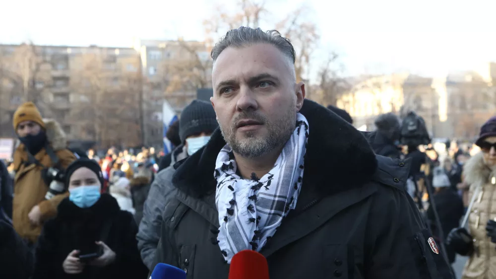 Anis Ličina, eden glavnih pobudnikov nasilnega protesta 5. novembra- 13.01.2021 &ndash; Trg republike - protestni shod v organizaciji civilne iniciative Maske dol pod geslom Enotni in svobodni smo pod Triglavom doma &ndash; protest  //FOTO: Luka Cjuha.