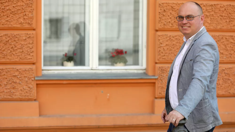 - 21.04.2021 &ndash; doc. dr. Dan Podjed, antropolog - znanstveni sodelavec In&scaron;tituta za slovensko narodopisje ZRC SAZU in izredni profesor za področje kulturne in socialne antropologije na Filozofski fakulteti Univerze v Ljubljani /FOTO: Jaka GasarOPOMBA: INTERVJU ZA OBJEKTIV 2021