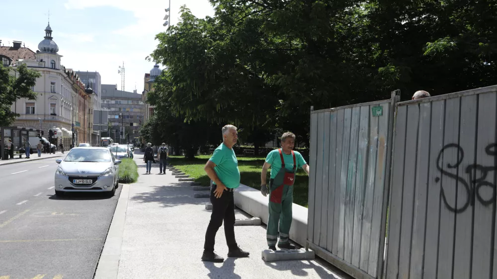 04.06.2024 - Miklo&scaron;ičev park, kjer izvajajo deratizacijo. postavitev ograje - deritizacijaFOTO: Luka Cjuha