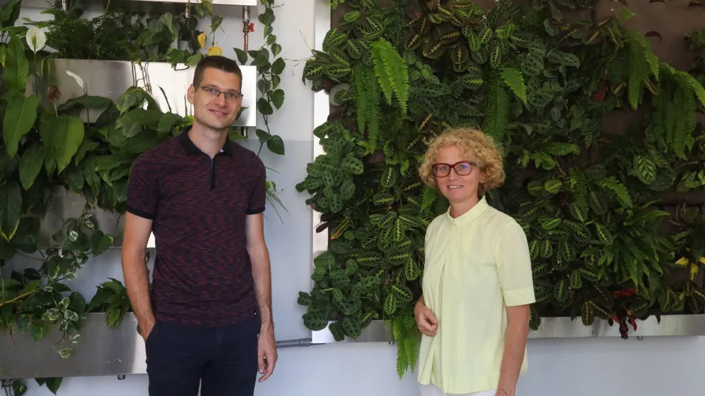 Matej Radinja in Nata&scaron;a Atanasova, strokovnjaka z Oddelka za okoljsko gradbeni&scaron;tvo&nbsp;na Fakulteti za gradbeni&scaron;tvo in geodezijo v Ljubljani Foto:&nbsp; Bojan Velikonja