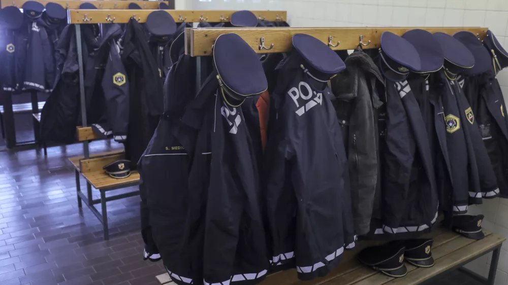 - simbolična fotografija - policija - policijska uniforma- 24.01.2023 &ndash; Policijska akademija Tacen - podelitev medalj policije za hrabre in požrtvovalne policiste in občane, ki so v najrazličnej&scaron;ih okoli&scaron;činah pomagali re&scaron;evati življenja ljudi //FOTO: Jaka Gasar