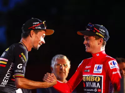 Primož Roglič (levo) in Sepp Kuss (desno) sta v ekipi Vismi-Lease a Bike stkala pravo prijateljsko vez, tokrat pa bosta v &Scaron;paniji tekmeca in prva favorita za končno zmago. Foto:&nbsp;printCyclingAgency