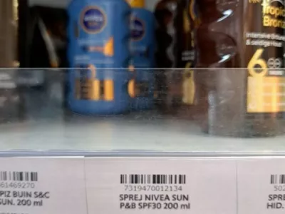 Cena kreme na polici.