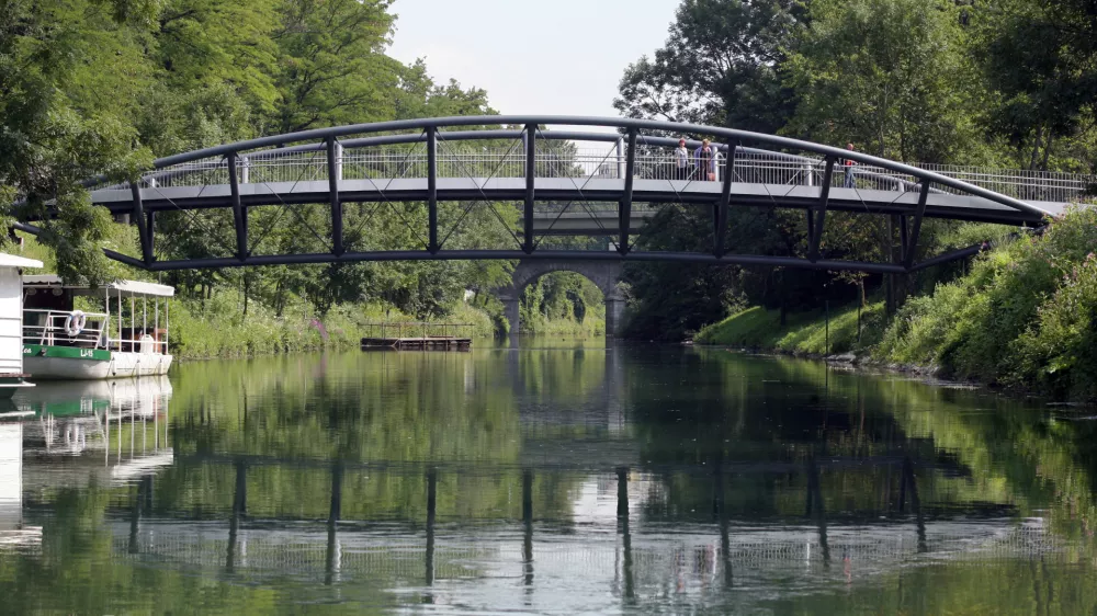 -&Scaron;pica-Srečanje na ladjici v organizaciji Botaničnega vrta, Mestnega muzeja Ljubljana in Zavoda za turizem Ljubljana, na katerem so predstavili investicije Zavoda za turizem Ljubljana na nabrežjih Ljubljanice.//FOTO: Luka CjuhaOPOMBA: ZA OBJAVO V ČASOPISU DNEVNIK