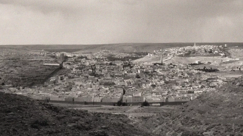 Dolina M'Zab s petimi utrjenimi pu&scaron;čavskimi naselji &ndash; Sahara; z razstave Popotovanja spominov preko krajin Alžirije v SEM Foto:&nbsp; osebni arhiv Nine Zdravič