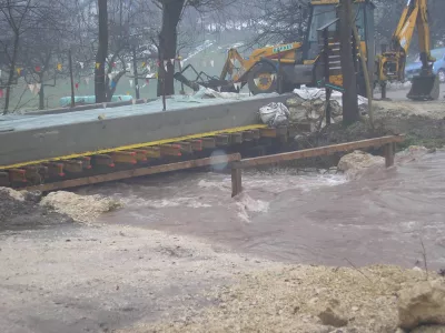 Sopota poplavlja, Žebnika v rade&scaron;ki občini so odrezani od sveta