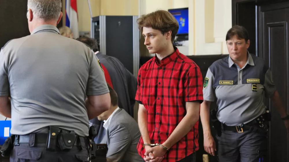 Maribor - Okrožno sodi&scaron;če - Sodstvo - Sojenje - Luka Ga&scaron;parič - Sodi&scaron;ča - Sojenja - Avtor: Andrej Petelin&scaron;ek