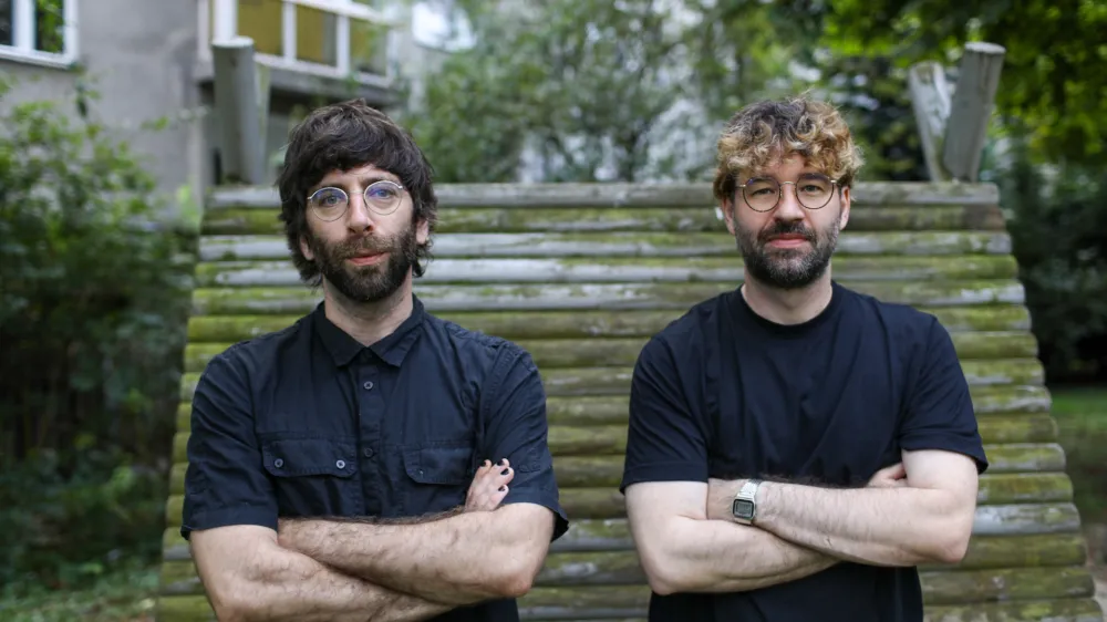 &nbsp; 21.8.2024&nbsp;&nbsp;- Matevž Jerman in Peter Cerov&scaron;ek - vodja FEKK FestivalaFoto: Luka Cjuha