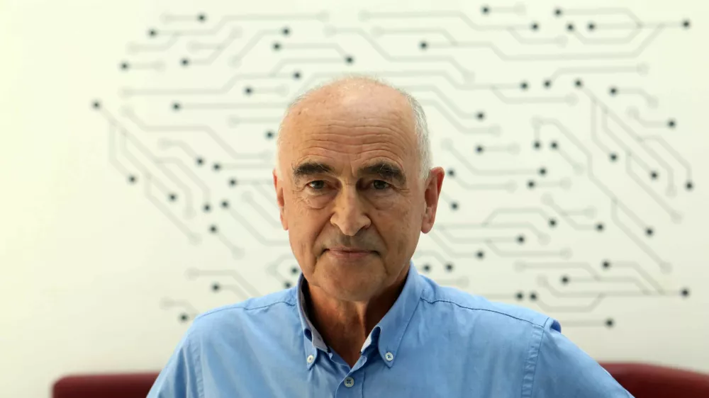 Prof. dr. Janez Be&scaron;ter:&nbsp;Dejstvo je, da je tehni&scaron;kega pouka vedno manj, zato ga je treba dodatno spodbujati. Sicer se učenci borijo samo za ocene, ne razvijejo pa vseh svojih talentov, kar je v bistvu osnovna ideja tabora.&nbsp;Foto:&nbsp;Tomaž Skale