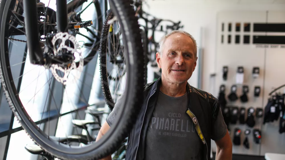 Primož Čerin, nekdanji kolesar:&nbsp;Težko je reči, ali ima Primož vse pod kontrolo. To se bo videlo, ko bodo pri&scaron;li v Madrid. Roglič je zelo izku&scaron;en in ve, zakaj so to naredili tako, kot so naredili. Foto: Bojan Velikonja