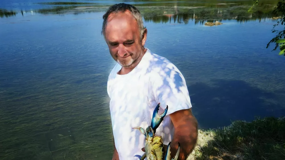 Nevio Vižintin ribič modra rakovica / Foto: Katja Gle&scaron;čič 