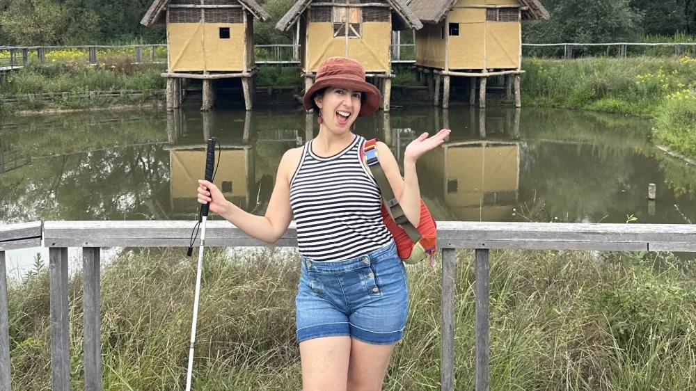 Med odkrivanjem regije je obiskala tudi deželo koli&scaron;čarjev na Igu. Foto: osebni arhiv