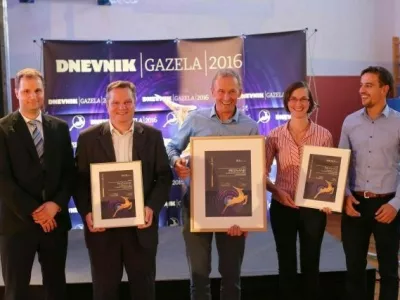 Naziv gazela osrednje Slovenije je prejelo podjetje RLS Merilna tehnika (na sredini direktor Janez Novak), ob njem sta bili nominirani &scaron;e podjetji Duol in Aerosol. (FotoBojan Velikonja)
