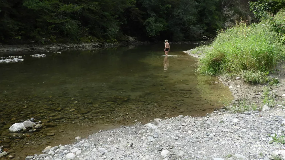 Sel&scaron;ka Sora, naravno kopali&scaron;če / Foto: Katja Petrovec