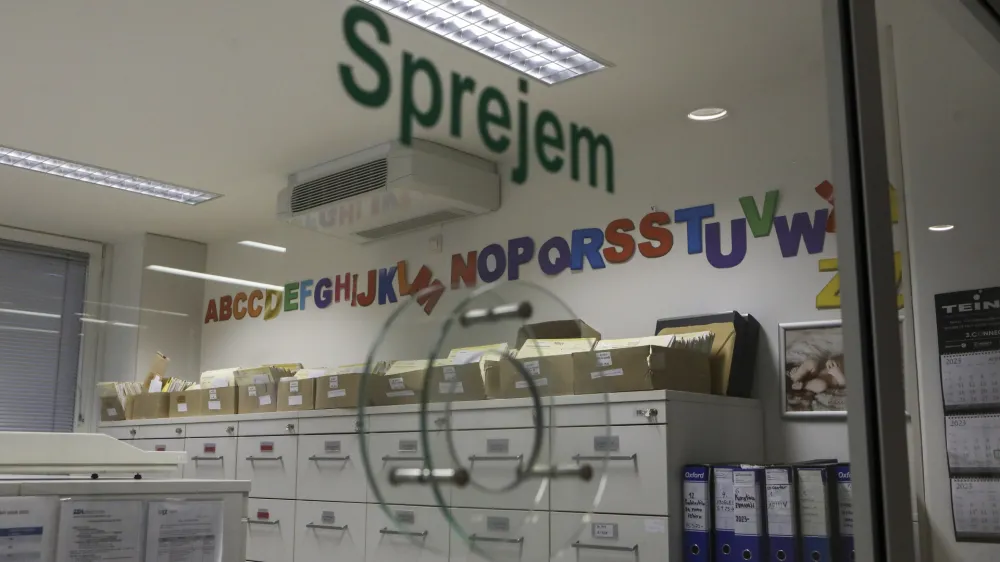  19.10.2023 - Pediatrična nujna medicinska pomoč enota Center - Metelkova ulica 9 v Ljubljani - izjava o nasilnem dogodku - star&scaron;a sta napadla zdravstveno osebje, ki je obravnavalo njunega otroka, zdravniku sta celo grozila s smrtjo. //FOTO: Luka Cjuha