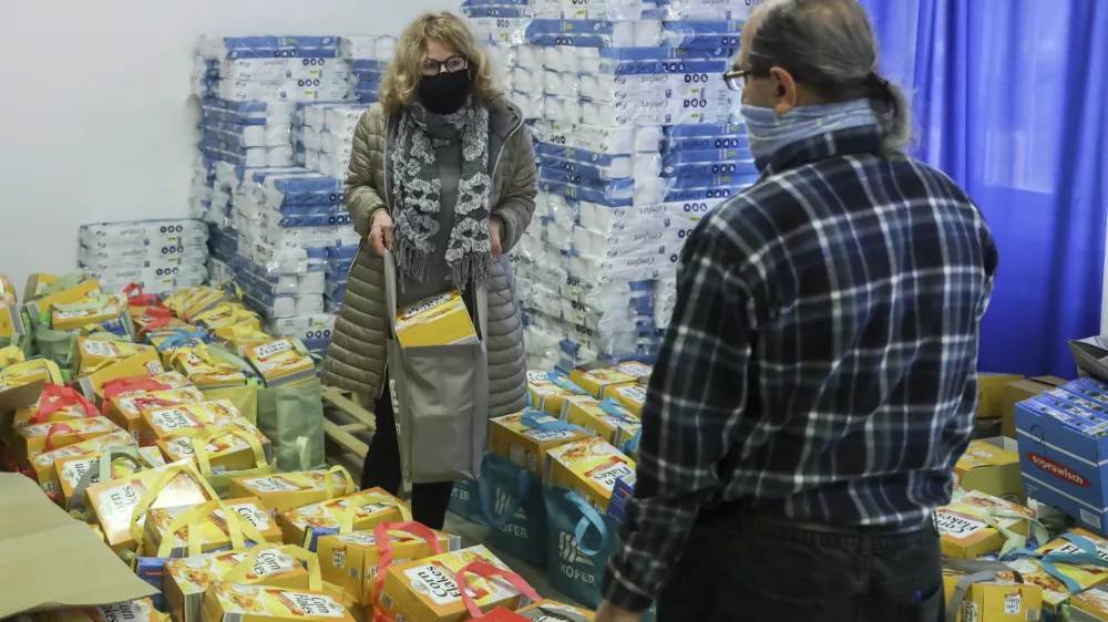 - 10.12.2020 - Anita Ogulin, humanitarna delavka, predsednica Zveze Prijateljev Mladine &ndash; ZPM Ljubljana Moste - Polje /FOTO: Jaka GasarOPOMBA: INTERVJU ZA OBJEKTIV 2020