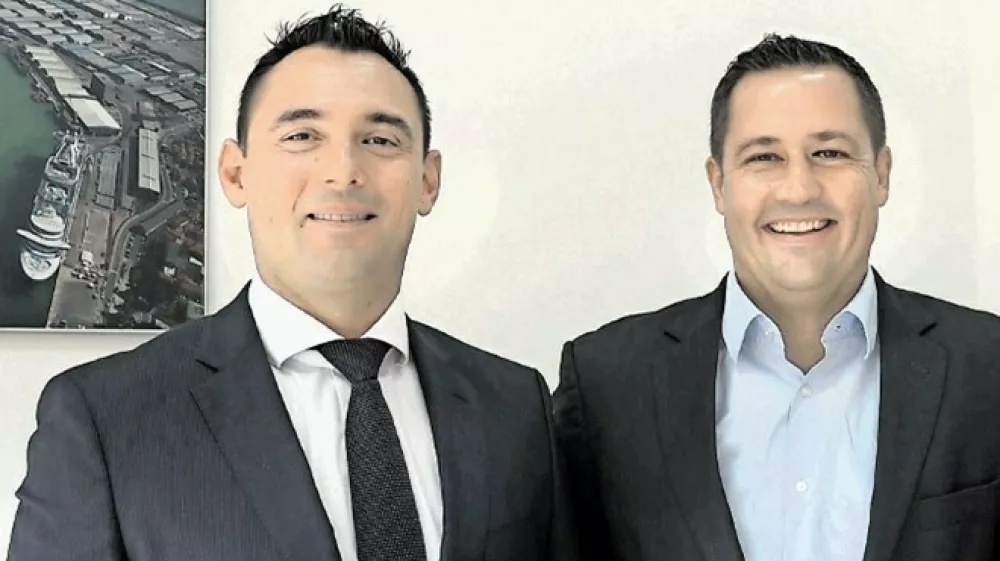 Daniel Tomljanović in Dean Per&scaron;ič, direktorja VV-Log