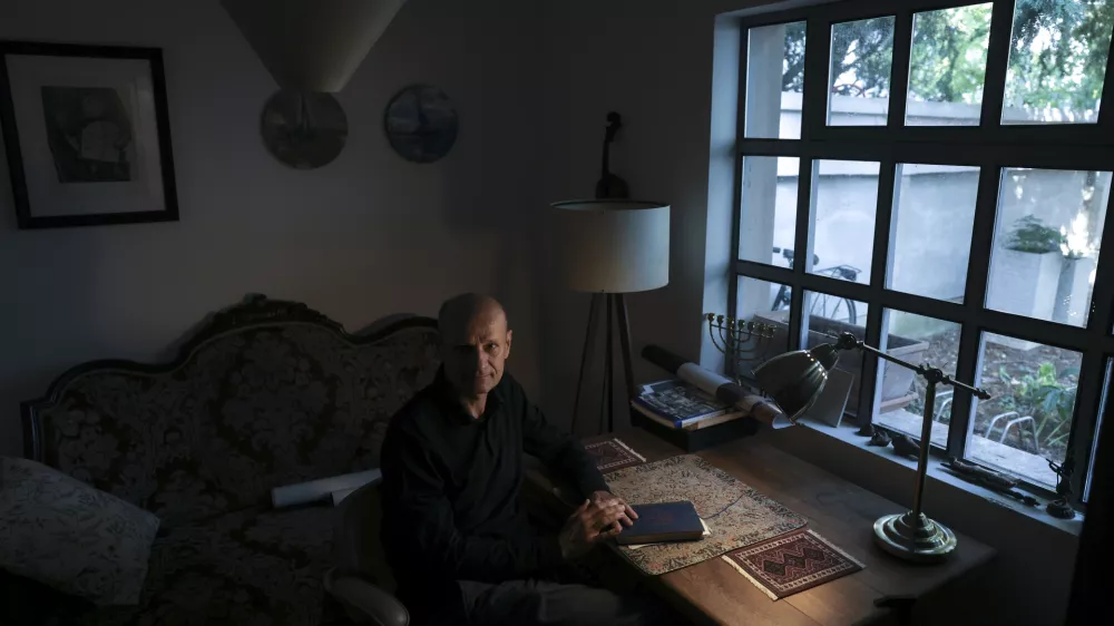 - 29.08.2024 - pisatelj, pesnik, publicist in scenarist Du&scaron;an &Scaron;arotar //FOTO: Jaka GasarOPOMBA: ZA OBJEKTIV - INTERVJU