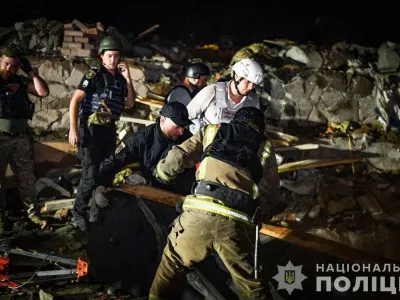 Rescuers and police officers remove debris at a site of a hotel building damaged by a Russian missile strike, amid Russia's attack on Ukraine, in Zaporizhzhia, Ukraine, in this handout picture released September 3, 2024. Press service of the Ministry of Internal Affairs of Ukraine/Handout via REUTERS ATTENTION EDITORS - THIS IMAGE HAS BEEN SUPPLIED BY A THIRD PARTY. DO NOT OBSCURE LOGO. BEST QUALITY AVAILABLE