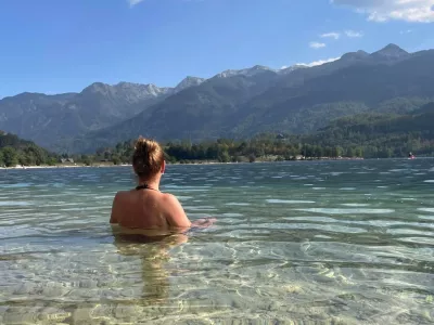 Alenka Bratu&scaron;ek se je &scaron;e zadnjič letos okopala v Bohinjskem jezeru. F instagram