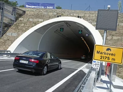 - 05.06.2015 Koper - Družba za avtoceste DARS je predala v promet 5,2 kilometra dolg odsek hitre ceste Koper-Izola s predorom Markovec, dvocevni, dvopasovni predor.    ///FOTO: Luka Cjuha