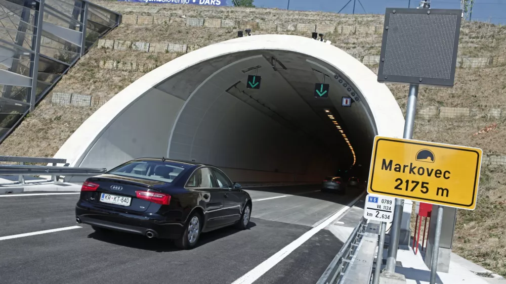 - 05.06.2015 Koper - Družba za avtoceste DARS je predala v promet 5,2 kilometra dolg odsek hitre ceste Koper-Izola s predorom Markovec, dvocevni, dvopasovni predor.    ///FOTO: Luka Cjuha