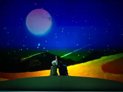 Mali princ je čudovita univerzalna zgodba o osamljenosti, prijateljstvu, ljubezni in izgubi. F Darja &Scaron;travs Tisu 