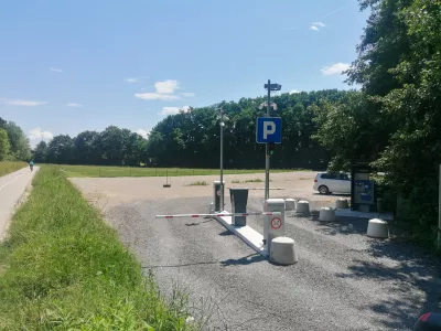 Na parkiri&scaron;ču nasproti vhoda v živalski vrt so postavili parkomate. Foto: Bojan Velikonja&nbsp;