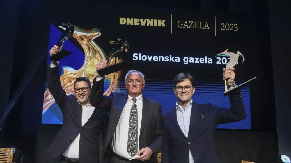 direktor podjetja METALIA Marjan Jam&scaron;ek, direktor podjetja IMP PUMPS Damir Popovič, direktor podjetja RIKO EKOS Ale&scaron; Knavs - 25.10.2023 - 23. Slovenska GAZELA 2023 &ndash; izbor najbolj&scaron;ih najhitreje rastočih podjetij &ndash; sklepna prireditev in podelitev priznanj zlate, srebrne in bronaste gazele 2022 v Cankarjevem domu //FOTO: Luka Cjuha