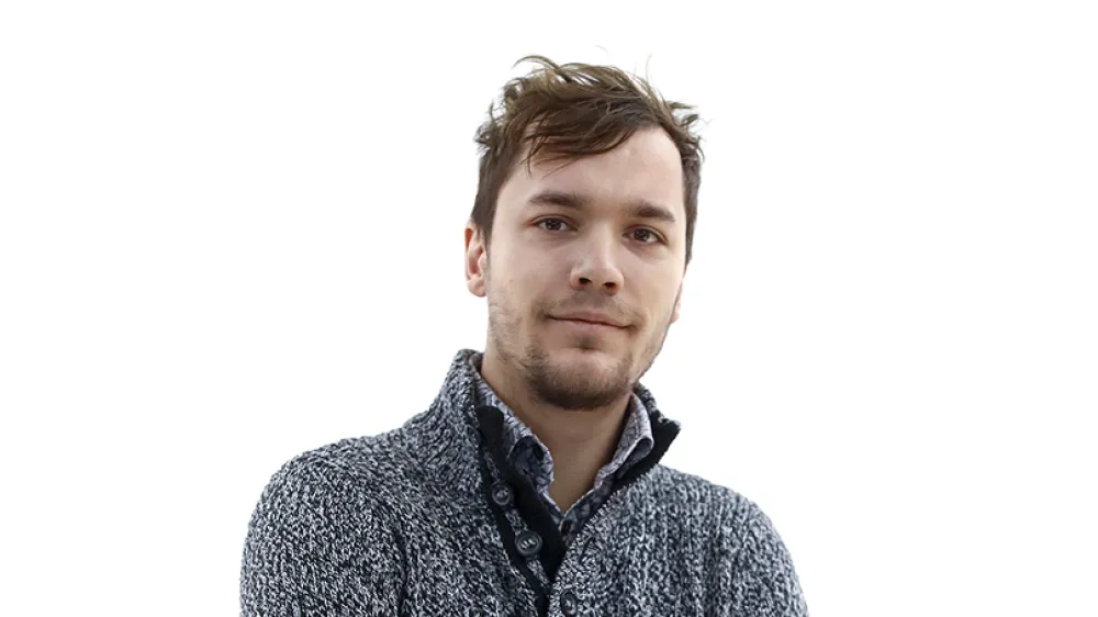 Urban Su&scaron;nikZA ONLINE - Redakcija Dnevnik 2024 - portreti za komentarje in kolumne - kolumnisti - komentatorji &ndash; novinarji - portret //FOTO: Luka Cjuha