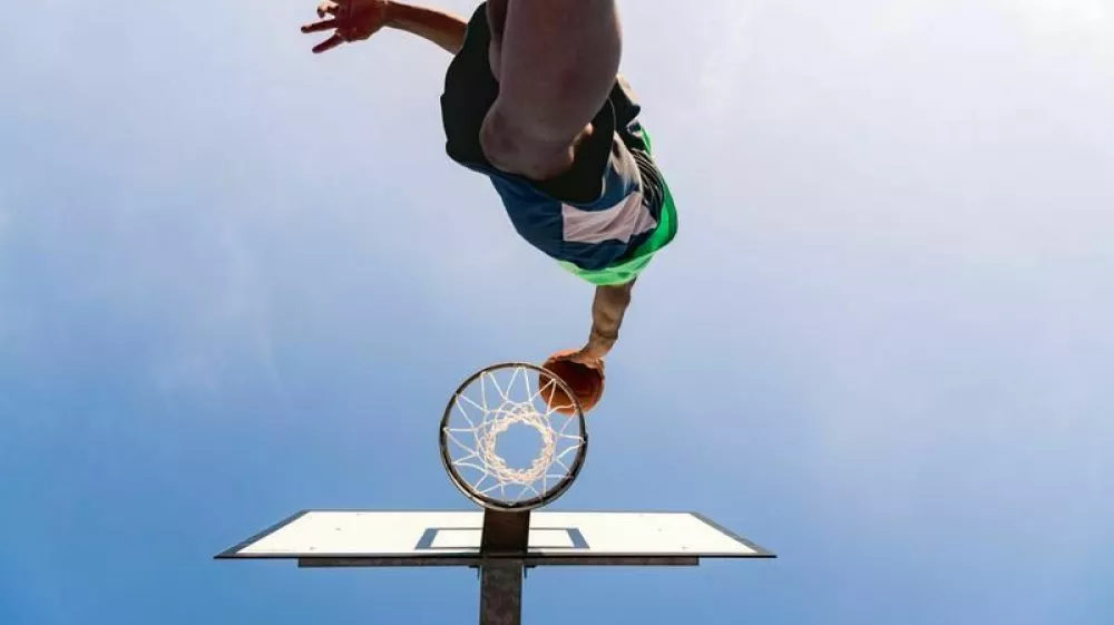 Globalni izzivi, hitre spremembe vedenjskih vzorcev potro&scaron;nikov ter nara&scaron;čajoča konkurenca zahtevajo, da podjetja nenehno i&scaron;čejo nove načine za prilagajanje in izogibanje tveganjem. Modrne re&scaron;itve, kot je D&B Hoovers, omogočajo dostop do najbolj obsežnih podatkovnih baz, ki podjetjem pomagajo bolje razumeti trg in potencialne stranke. D&B Hoovers vsebuje podatke za več kot 300 milijonov svetovnih podjetij iz 190 držav, kar vam omogoča, da dobite celovito sliko o tržnih priložnostih. Va&scaron;a prodaja bo tako hitrej&scaron;a in bolj ciljno usmerjena, kar bo doprineslo k večjemu uspehu in rasti podjetja. Foto: D & B