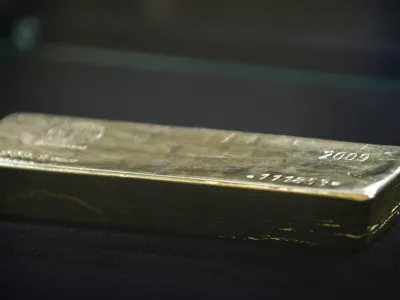 Sredi avgusta je dnevna cena zlata prvič presegla psiholo&scaron;ko mejo 2500 dolarjev za unčo. Foto: Matej Pov&scaron;e&nbsp;