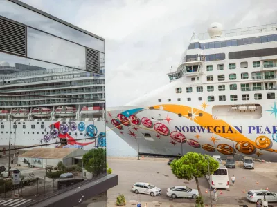 Norwegian Pearl &ndash; tisoča potni&scaron;ka ladjo, ki je priplula v Koper od začetka potni&scaron;kega ladijskega turizma leta 2005. 