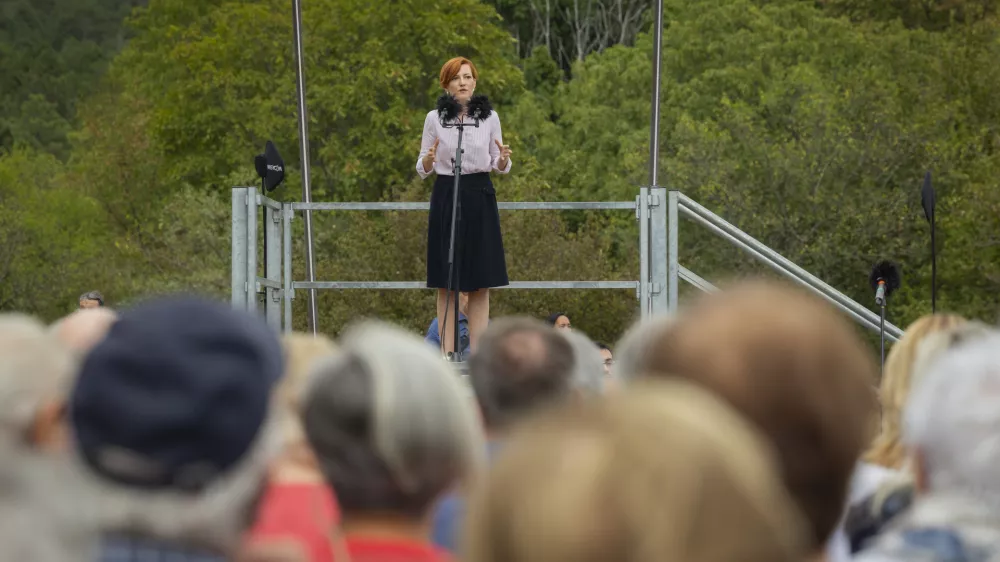 Italija, Bazovica.Osrednja slovesnost v spomin na leta 1930 ustreljene stiri bazoviske junake.Slavnostna govornica ministrica za kulturo Asta Vrecko.