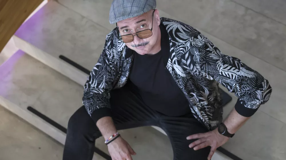 Robert Pikl: Želja po znanju &scaron;e kar ostaja, je pa res, da imam kitaro v rokah vsak dan. &Scaron;e vedno. Foto: Jaka Gasar