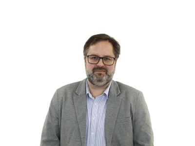 Ale&scaron; GaubeZA ONLINE - Redakcija Dnevnik 2024 - portreti za komentarje in kolumne - kolumnisti - komentatorji &ndash; novinarji - portret //FOTO: Luka Cjuha