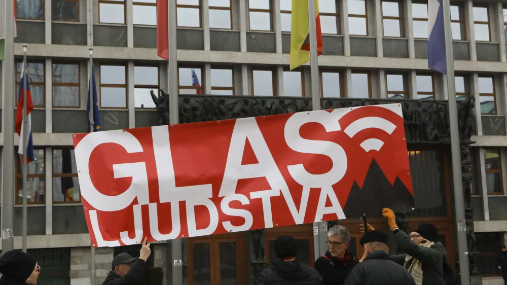 - 14.02.2022 &ndash; Inciativa Glas ljudstva - novinarska konferenca ob prevzemu odzivov na zahteve iniciative Glas ljudstva, posredovanih 19. januarja političnim strankam, ki bodo kandidirale na prihajajočih državnozborskih volitvah; . //FOTO: Luka Cjuha