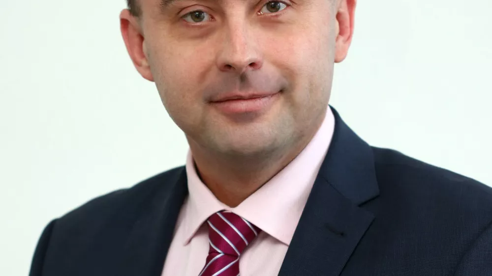 dr. Radoslav &Scaron;tefančik, politolog in dekan fakultete za uporabne jezike pri Ekonomski univerzi v Bratislavi