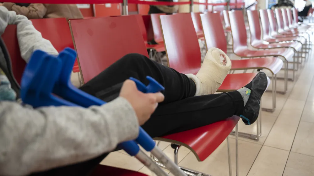 - simbolična fotografija - zdravstvo - po&scaron;kodba - zlom - mavec - gibsPacienti- 15.2.2024 - UKC Ljubljana - Urgenca// FOTO: Nik Erik Neubauer