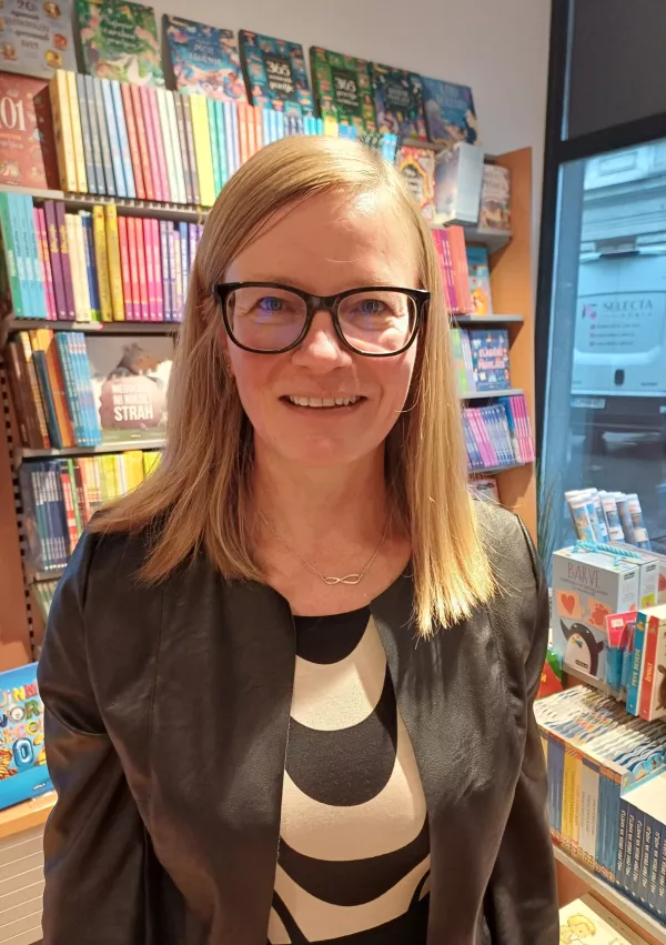 &raquo;Dokler si bodo ljudje prizadevali doseči vse bolj zahtevne cilje, bomo prisotni s svojimi &scaron;toparicami in merilnimi trakovi ter pripravljeni, da vse te rekorde uradno podpi&scaron;emo.&laquo;

Mojca Benedičič, urednica slovenske izdaje Guinnessove knjige rekordov Foto: Tina Jereb