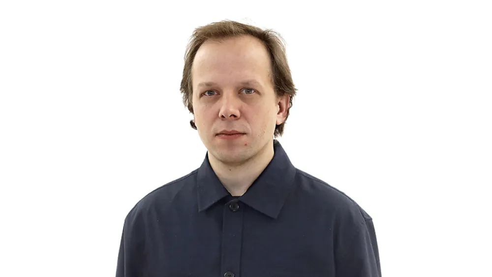 Miha TurkZA ONLINE - Redakcija Dnevnik 2024 - portreti za komentarje in kolumne - kolumnisti - komentatorji &ndash; novinarji - portret //FOTO: Luka Cjuha