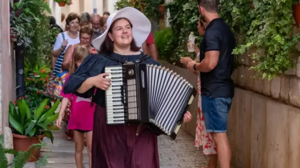 Brezplačen sprehod skozi zgodovino Poreča &raquo;La mula de Parenzo Tours&laquo;. TZ Poreč