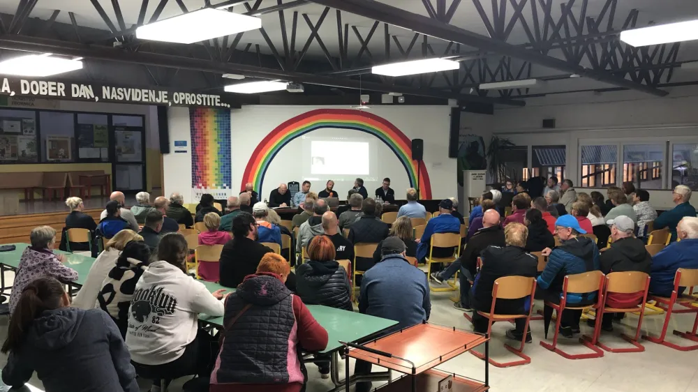 Krajanom Koro&scaron;ke Bele so predstavili načrt sanacije plazovitega območja.&nbsp;Foto: Eva Branc