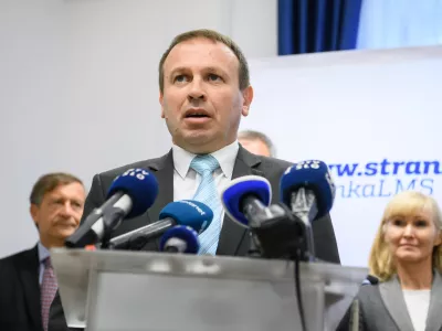 Ljubljana, prostori stranke LMS.Podpis dogovora o sodelovanju poslancev italijanske in madzarske narodne skupnosti s koalicijskimi strankami vlade za mandatno obdobje 2018-2022.Poslanec Madzarske narodne skupnosti Ferenc Horvath.