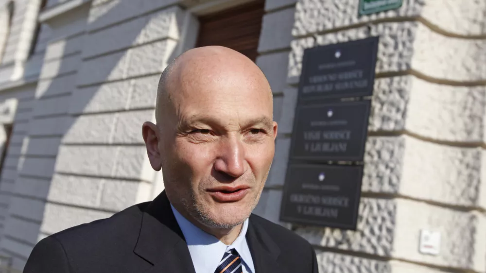 odvetnik soobtoženega Ivana Zidarja Bo&scaron;tjan Penko,- sklepne besede obrambe in tožilstva v zadevi Čista lopata,- sojenje zoper osmerico v gradbeni aferi Čista lopata, ki so obtoženi kaznivih dejanj sprejemanja in dajanja daril ter dajanj pomoči k omenjenimi kaznivima dejanjema pri postopku javnega naročila za gradnjo kontrolnega stolpa na Letali&scaron;ču Jožeta Pučnika Ljubljana//FOTO: Luka Cjuha / Foto: Luka Cjuha