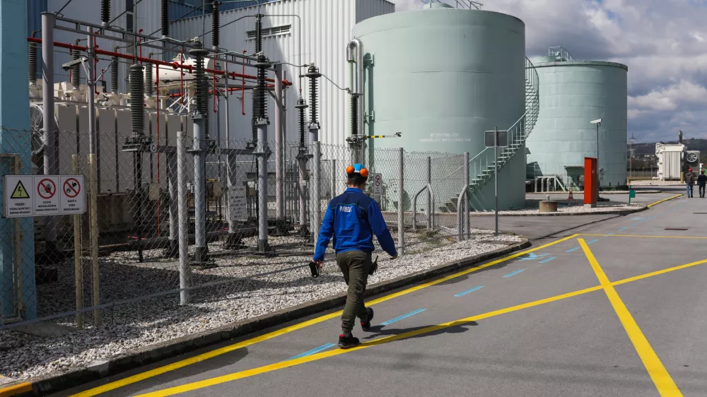 - Energetika, elektrika, samoskrba, daljnovod &mdash; 19.04.2023 &ndash; Nuklearna elektrarna Kr&scaron;ko (NEK), edina slovenska jedrska elektrarna, ki deluje od leta 1983 //FOTO: Bojan Velikonja / Foto: Bojan Velikonja